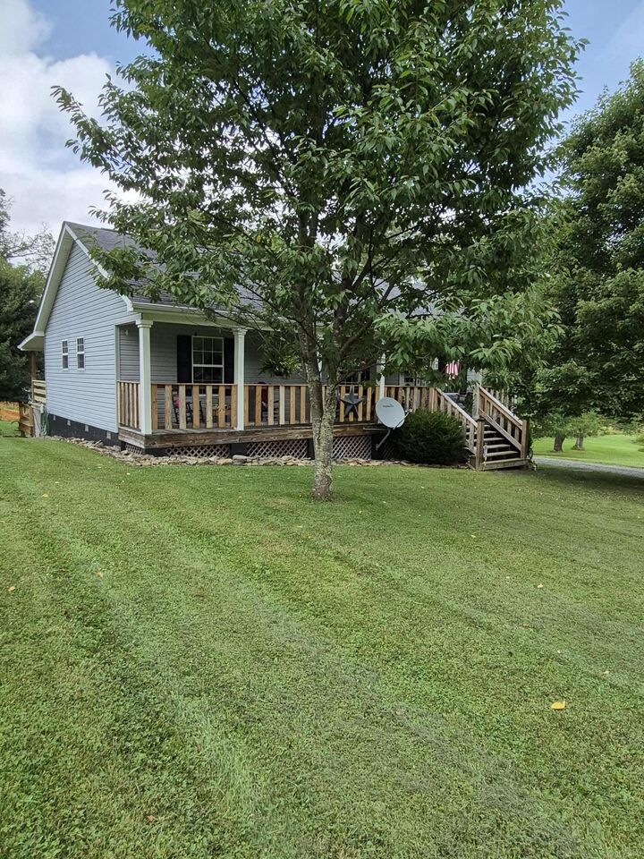 Property Photo:  86 Maple Rock Rd  WV 25976 
