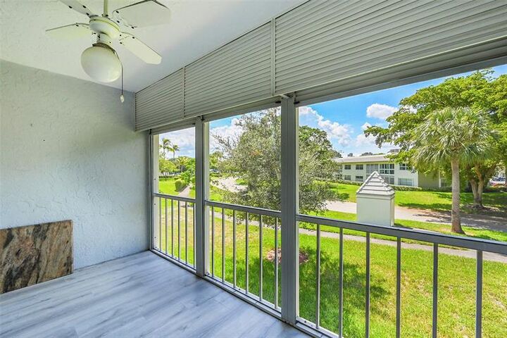 Property Photo: 2704 Nassau Bnd H2 FL 33066