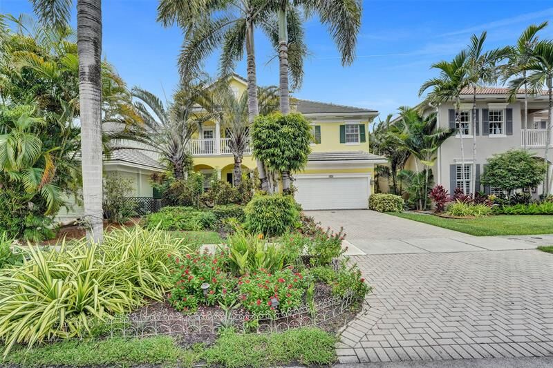 Property Photo:  101 NE 21st St  FL 33305 