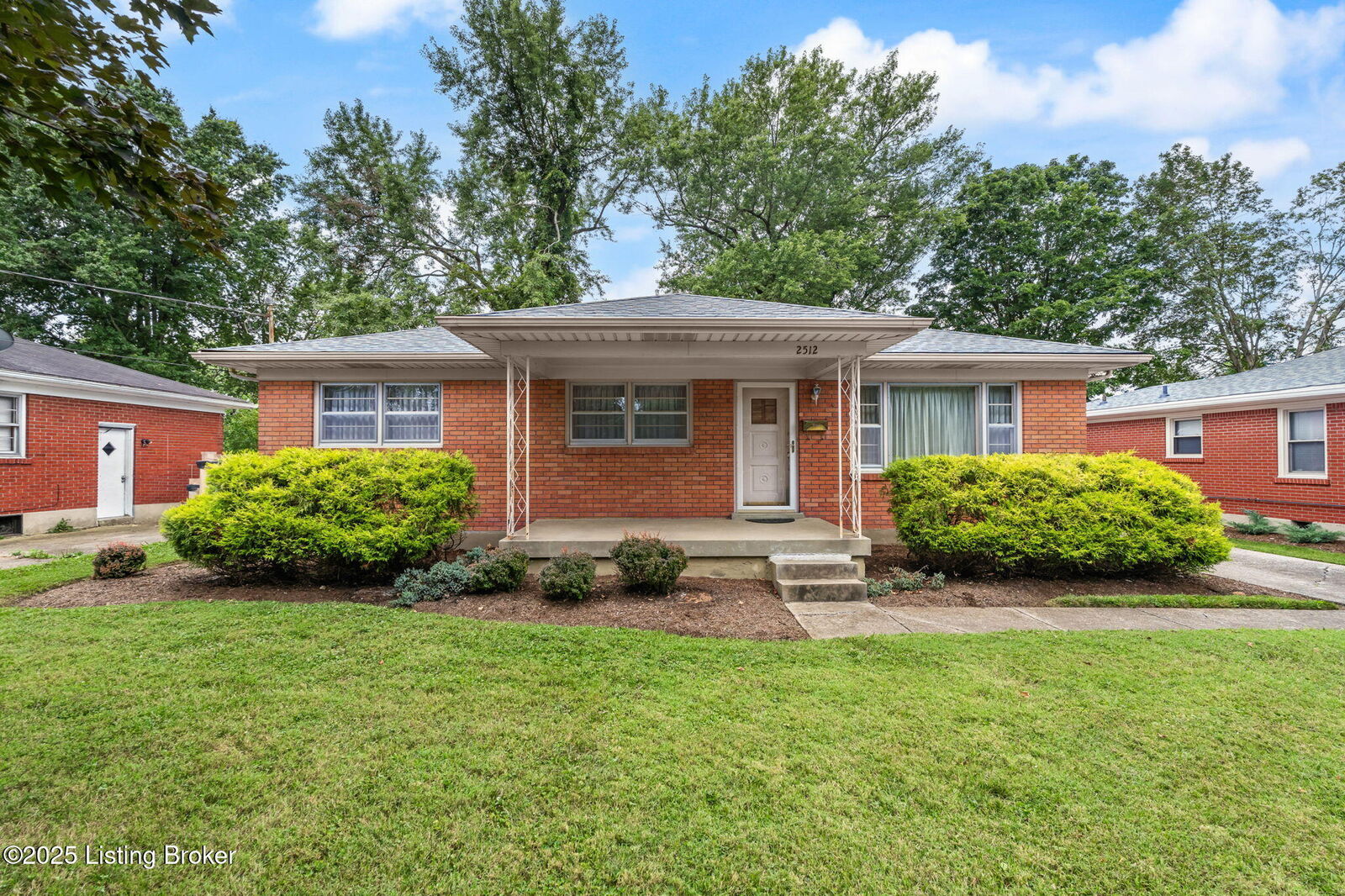 Property Photo: 2512 Coronet Dr KY 40216
