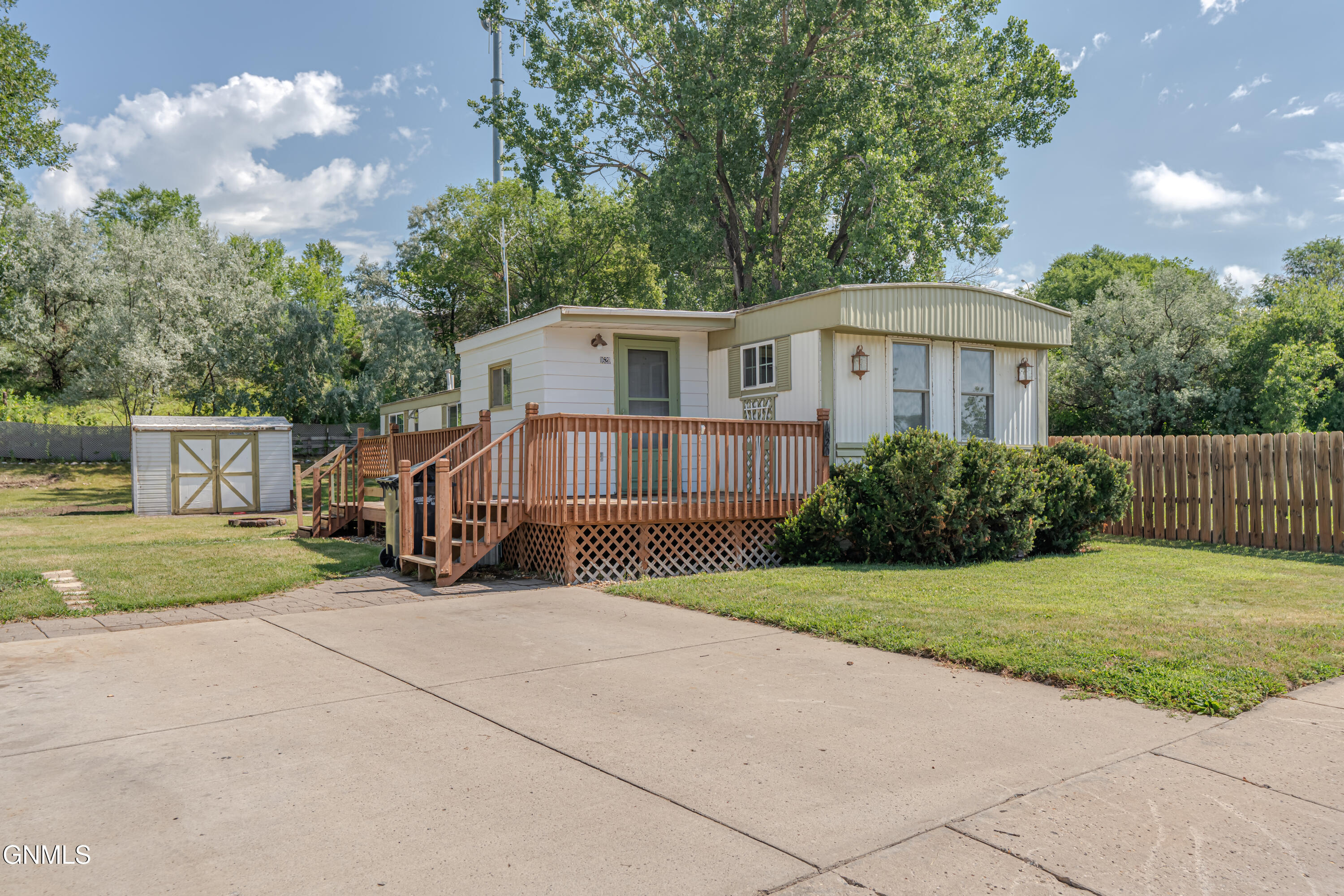 Property Photo: 1620 Pennsylvania Avenue ND 58504