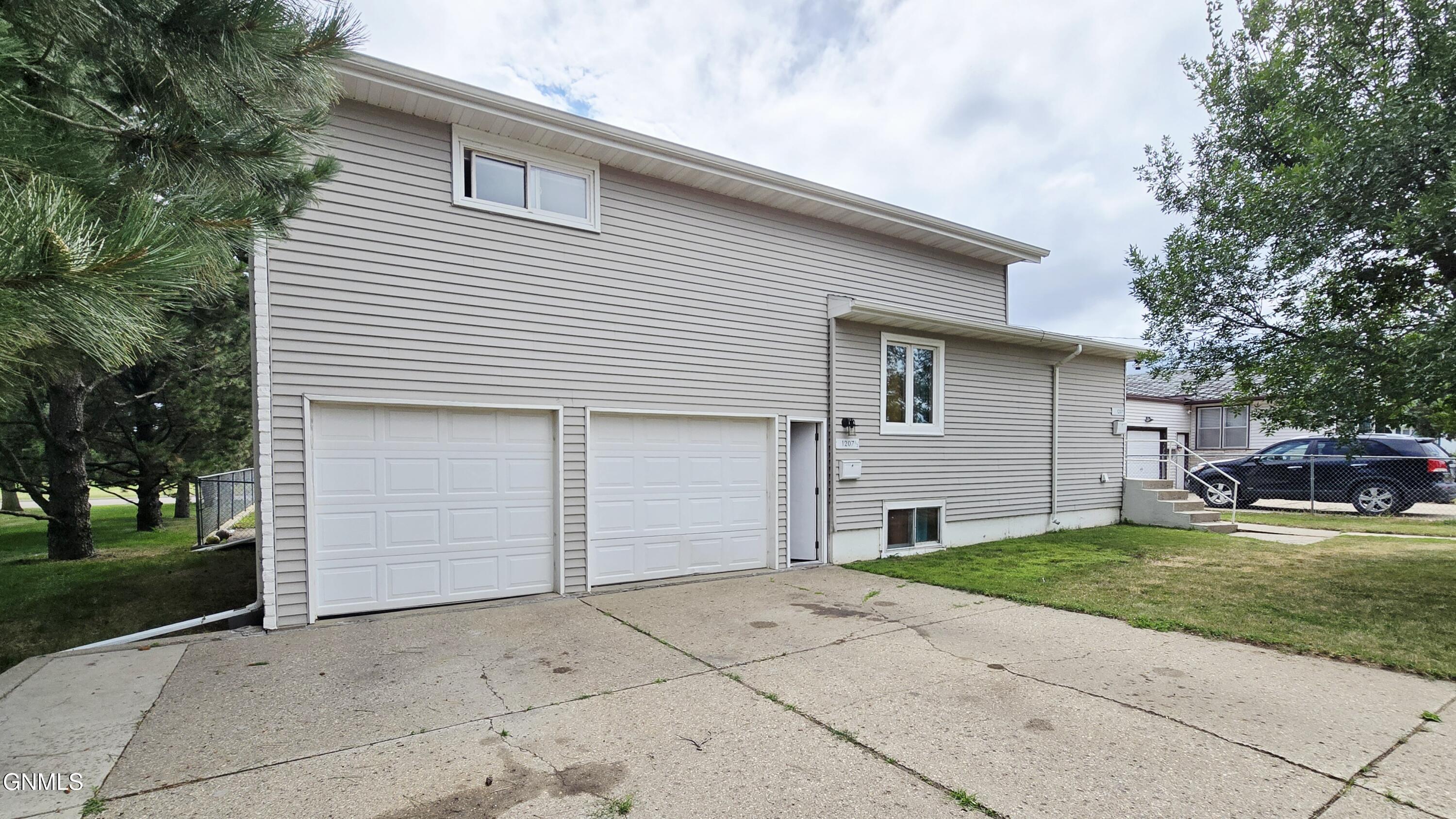 1207 2nd Street SW  Mandan ND 58554 photo