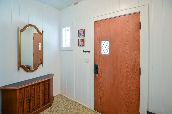Property Photo:  