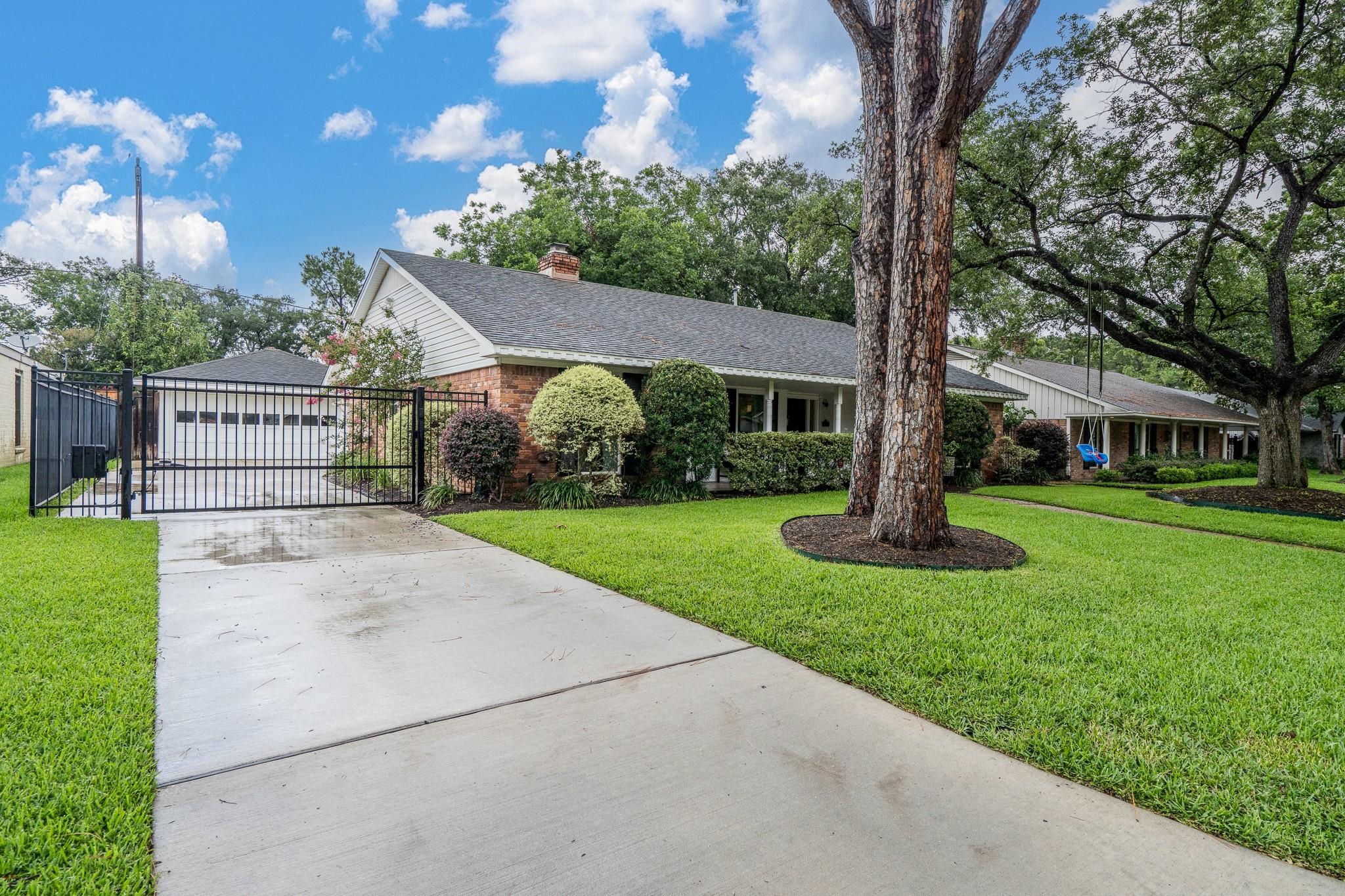 Property Photo: 10014 Ella Lee Lane TX 77042