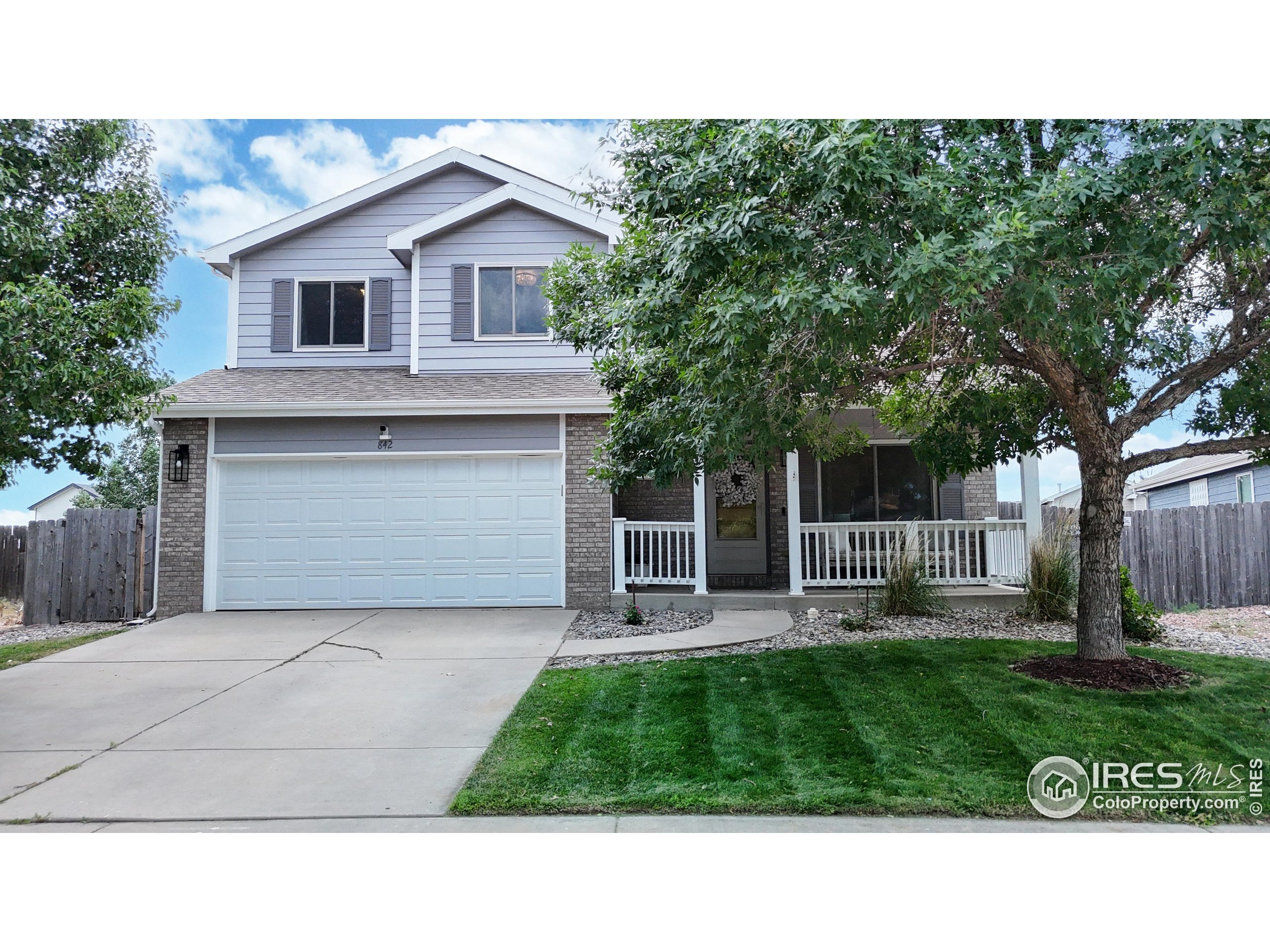 Property Photo:  842 S Carriage Dr  CO 80543 