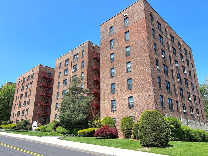 Property Photo: 164 Church Street 1H NY 10805
