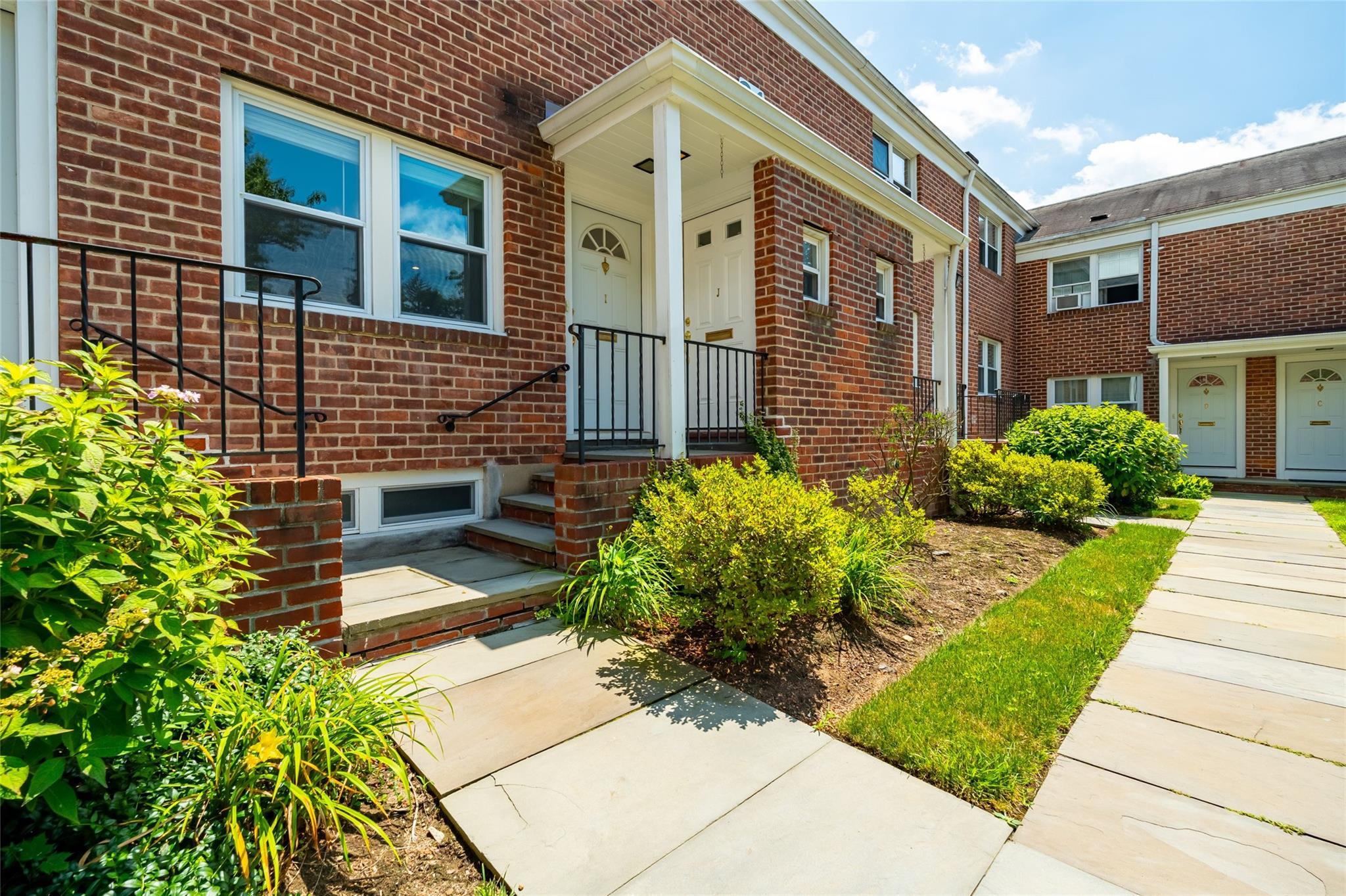 Property Photo: 24 Wappanocca Avenue I NY 10580