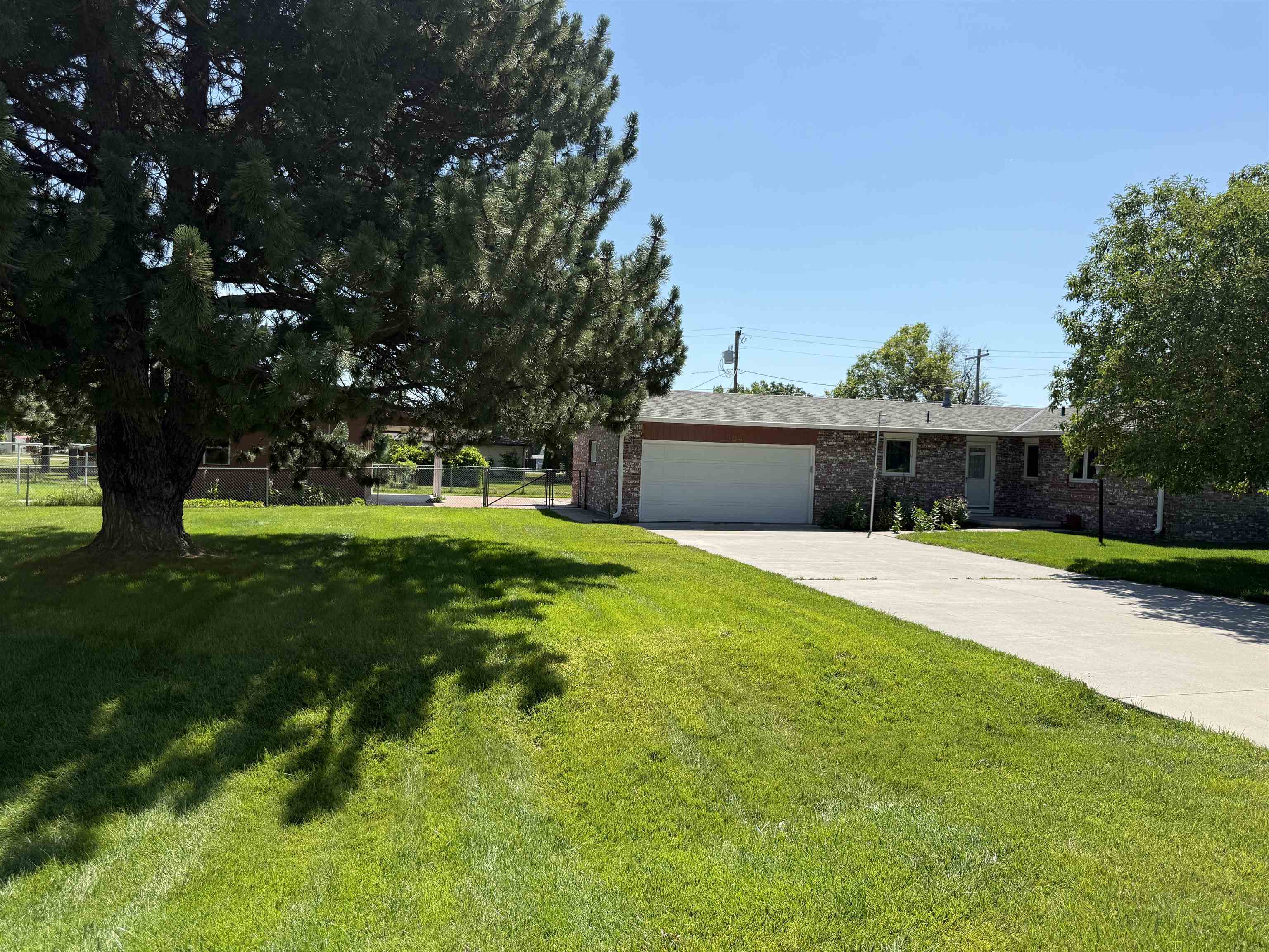 Property Photo: 304 Nansue Rd NE 69143