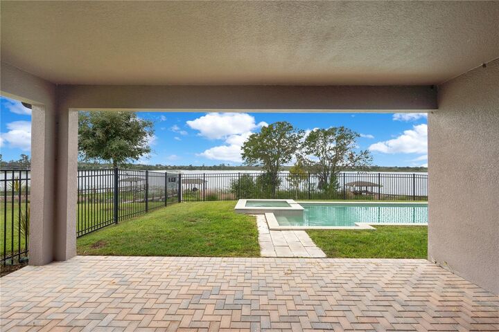 Property Photo:  14048 Larkspur Lake Drive  FL 34787 