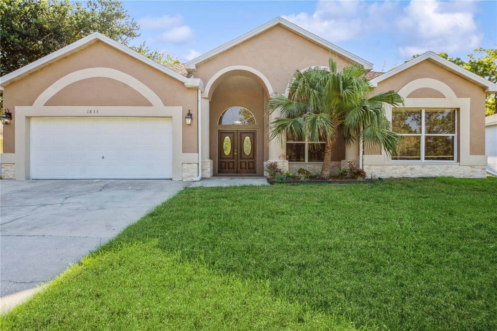 Property Photo:  1833 Hillcrest Street  FL 34689 