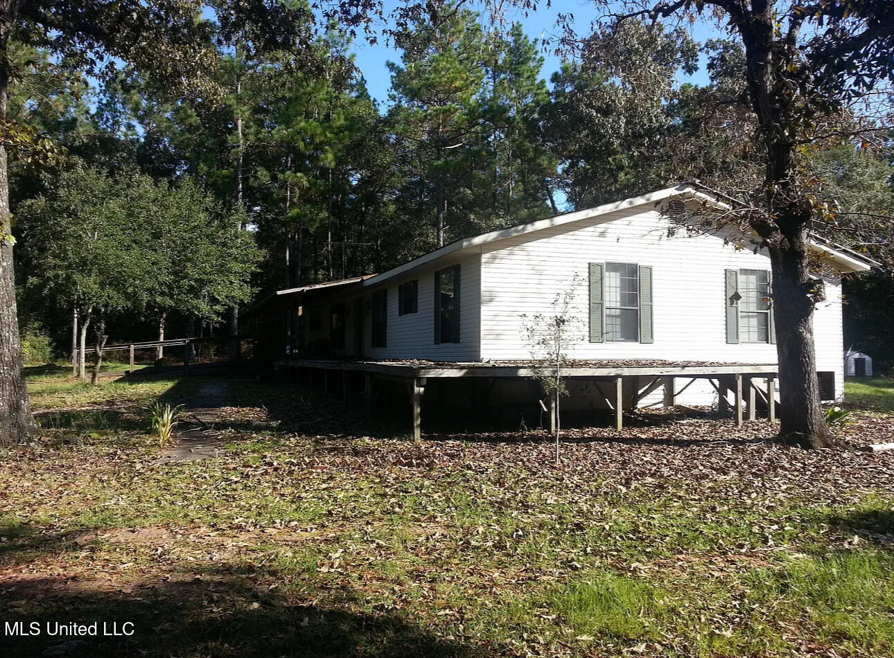 Property Photo:  122 Hunter Lane  MS 39452 