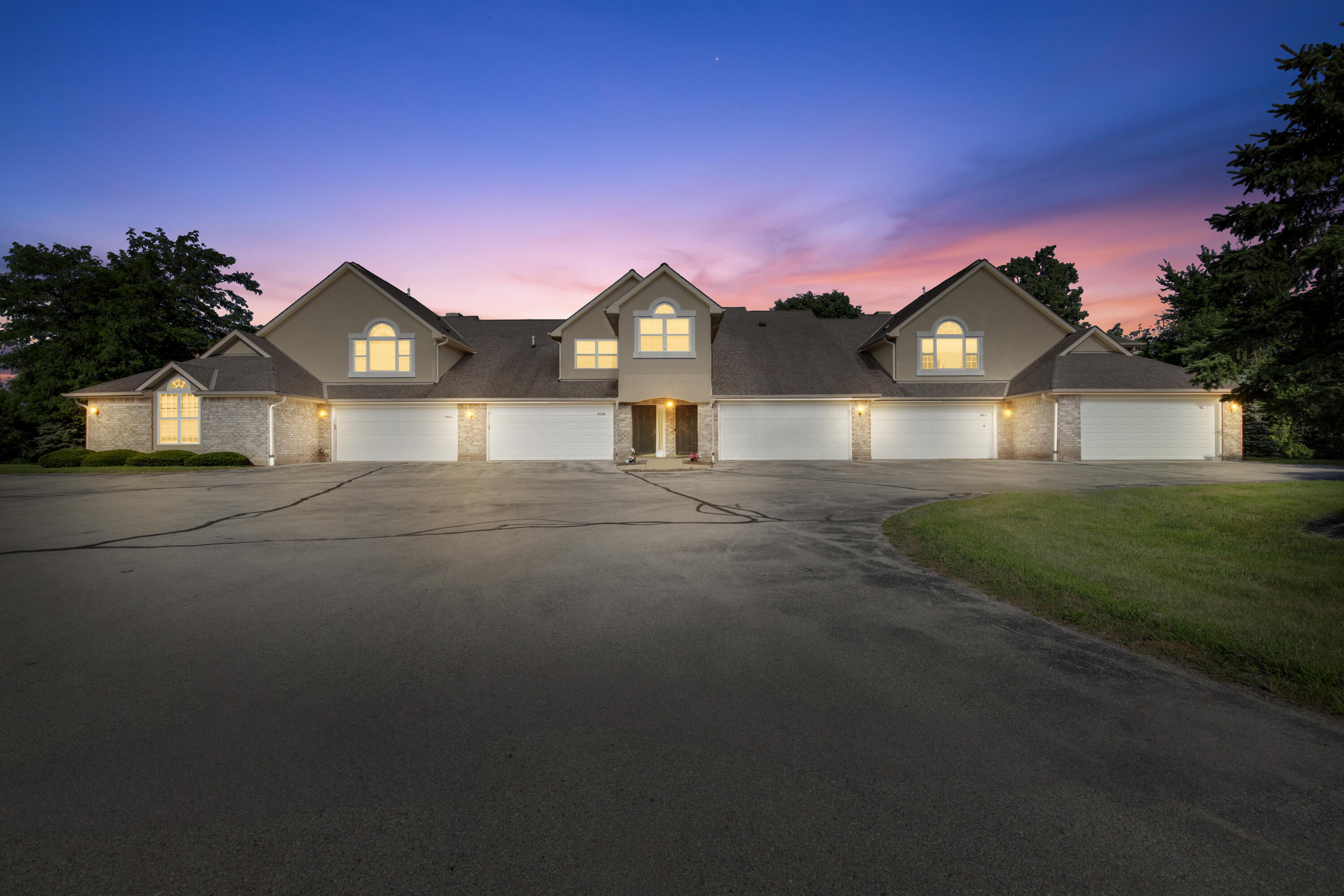 Property Photo:  9155 W Elm Ct F  WI 53132 