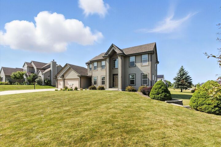 4712 W Woodward Dr  Franklin WI 53132 photo
