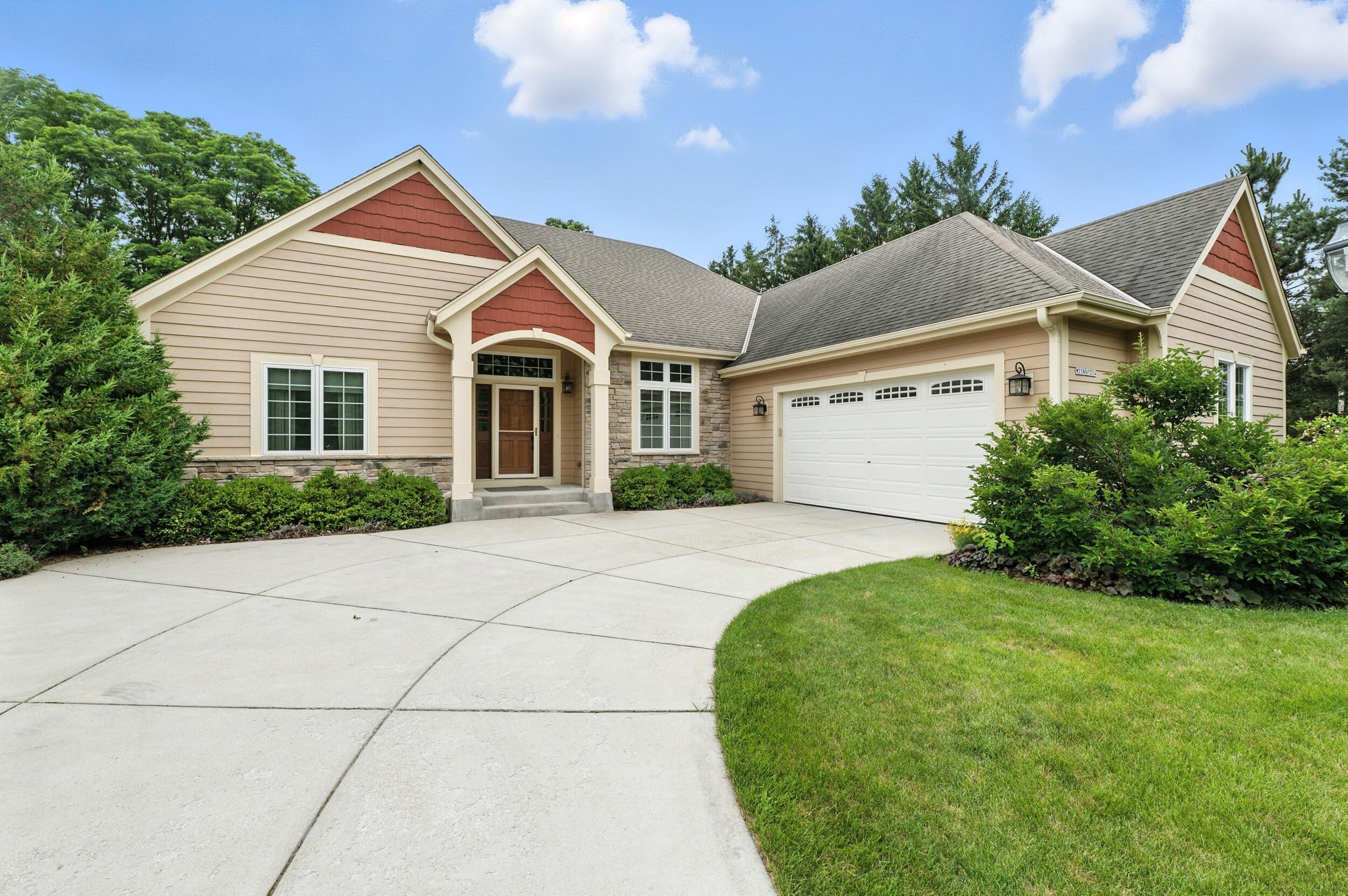 W238n7214 Michele Ln  Sussex WI 53089 photo