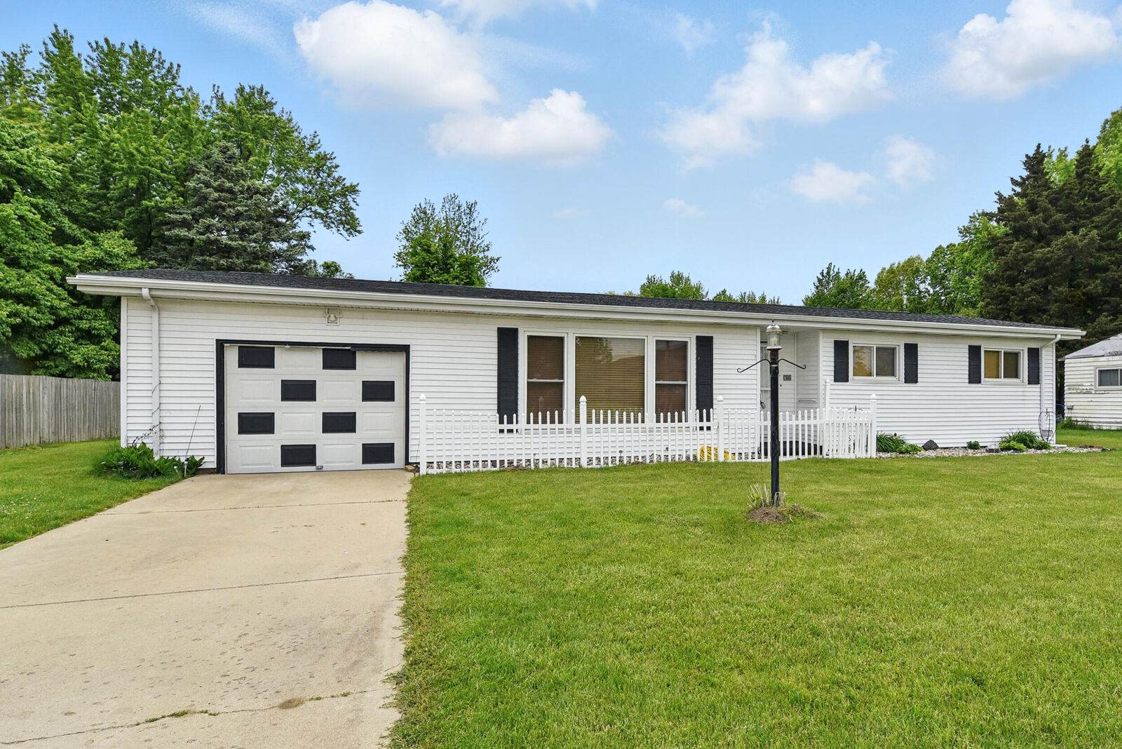 Property Photo: 766 S Crystal Avenue MI 49022