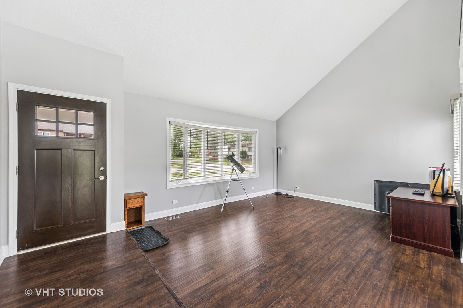 Property Photo: 5325 Arlington Circle IL 60133