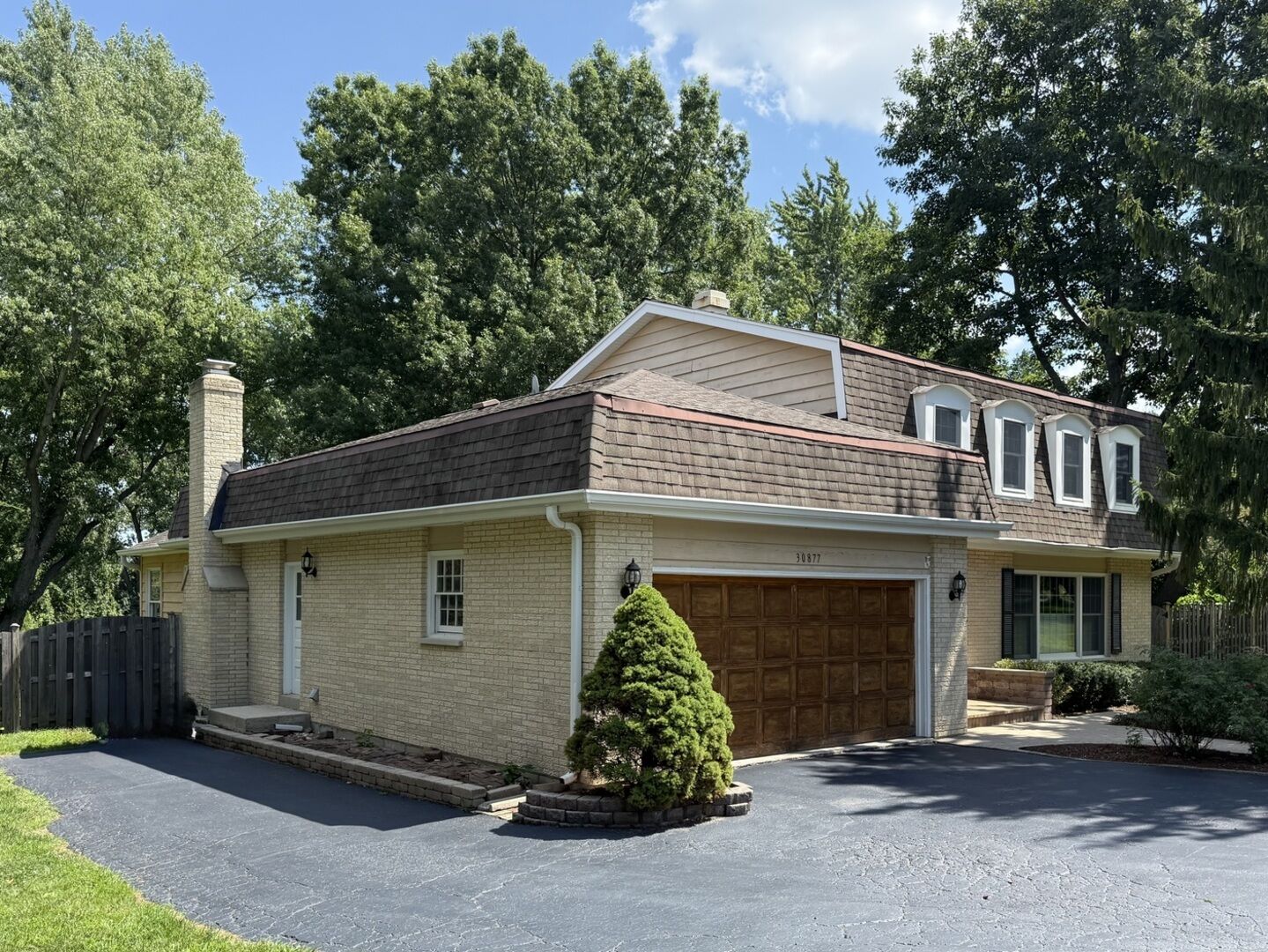 Property Photo: 1960 Pinehurst Court IL 60048