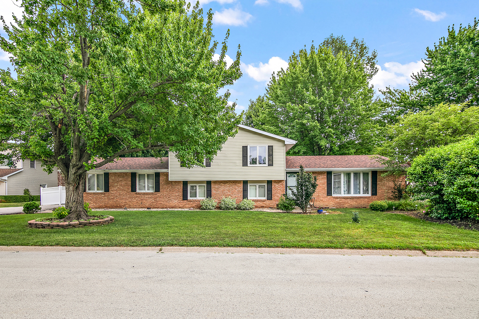 Property Photo: 160 Nottingham Lane IL 60914