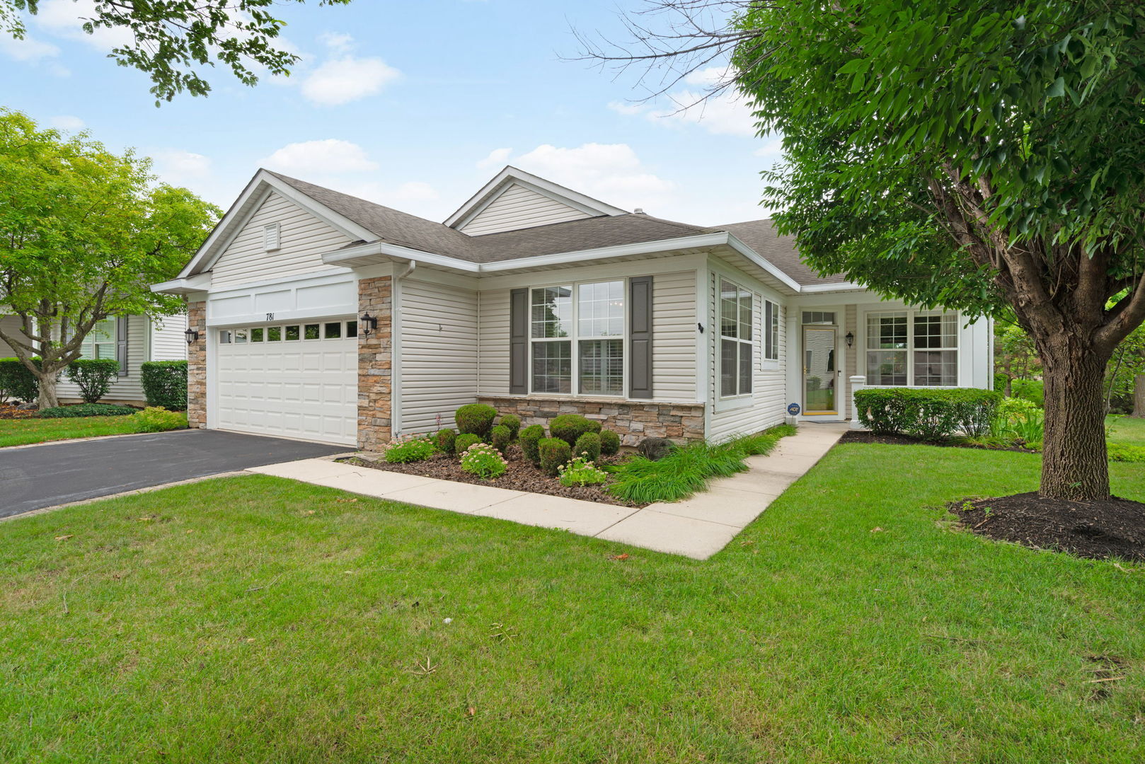 Property Photo: 781 Pentwater Court IL 60446