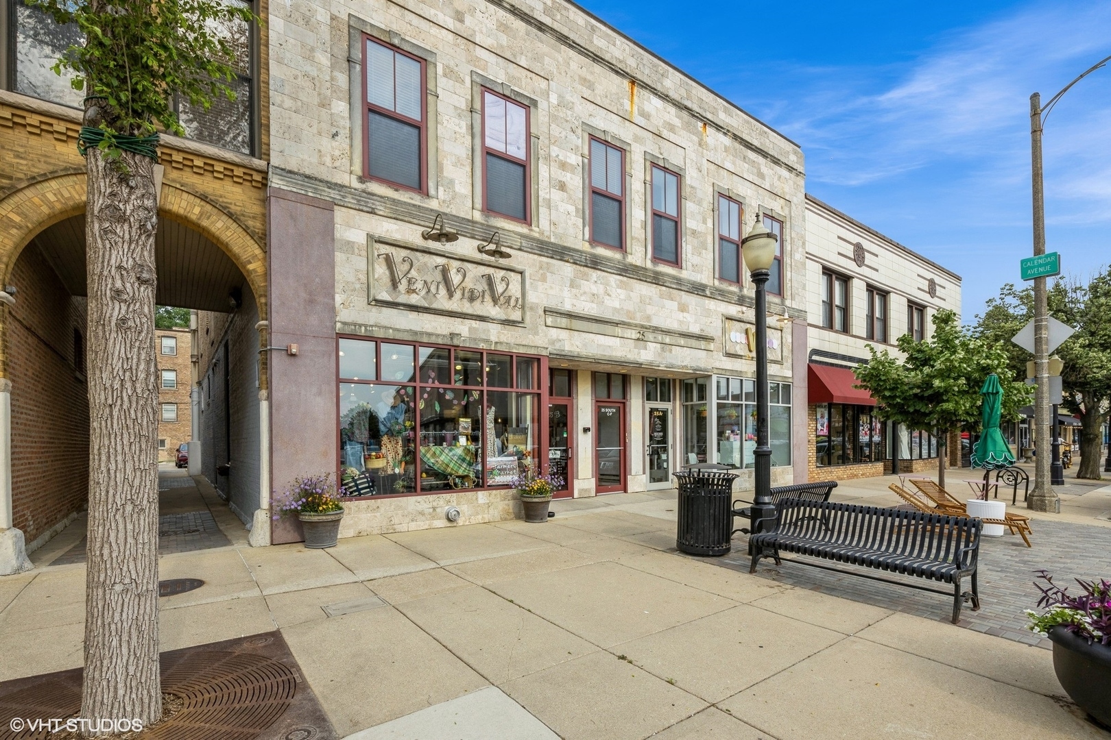 Property Photo:  25 S La Grange Road E  IL 60525 