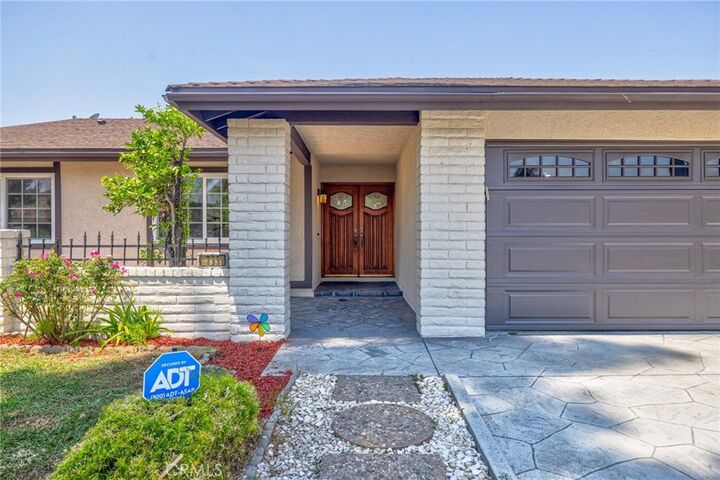 Property Photo:  733 Redlen Avenue  CA 90601 