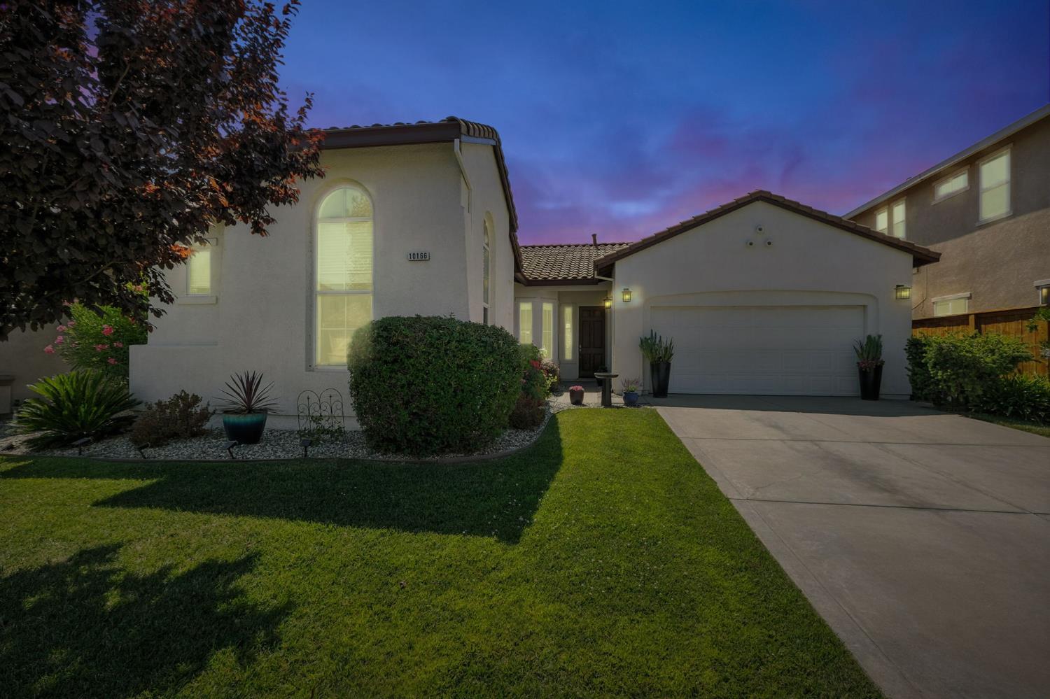 Property Photo: 10166 Parada Court CA 95757