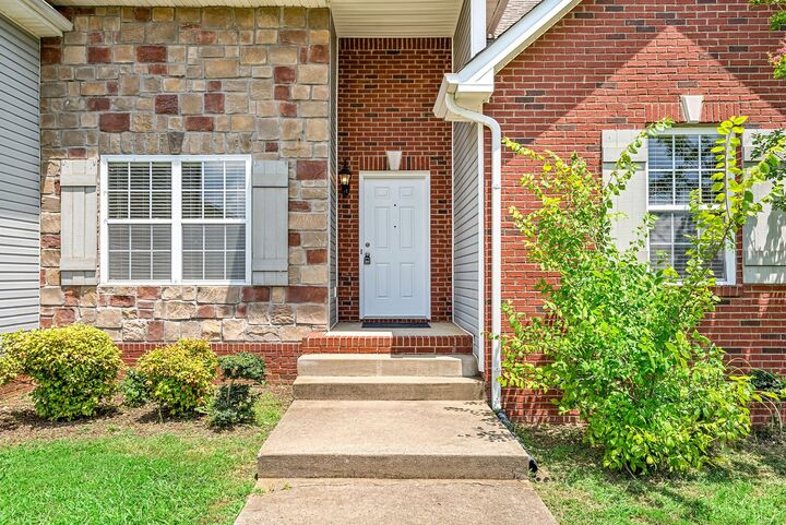 Property Photo:  708 W Accipiter Cir  TN 37043