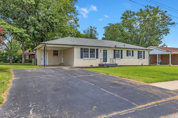 Property Photo:  506 Holiday Park Dr  KY 42240 