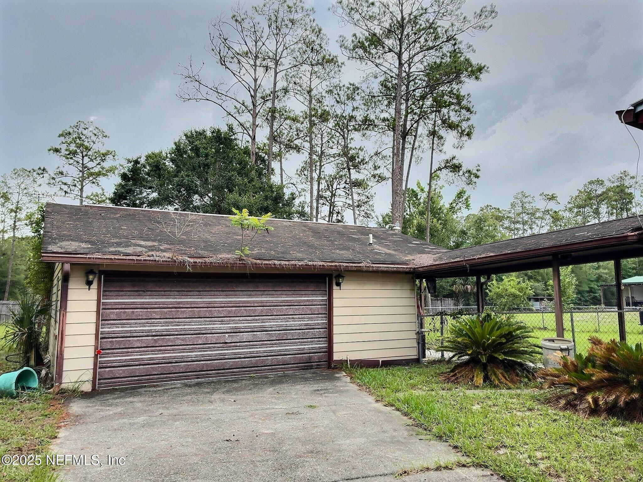 Property Photo: 204 Plantation Pines Drive FL 32139