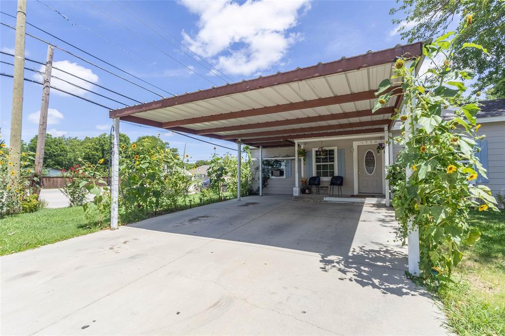 Property Photo: 1730 Biggs Terrace TX 76010