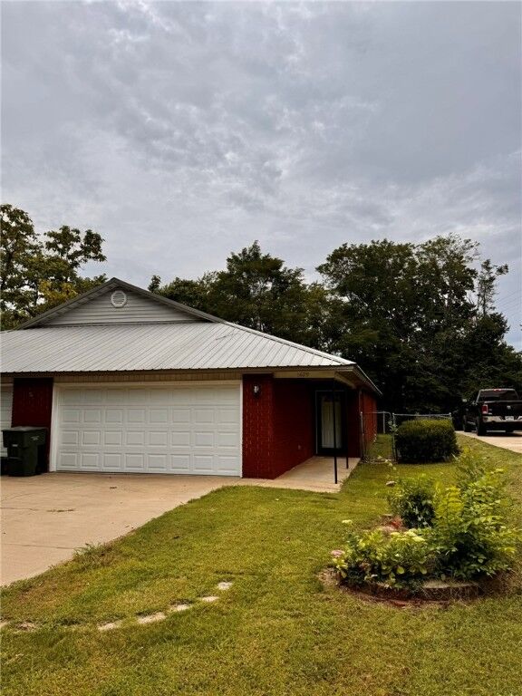 1679 N Saddlehorn Avenue  Fayetteville AR 72703 photo