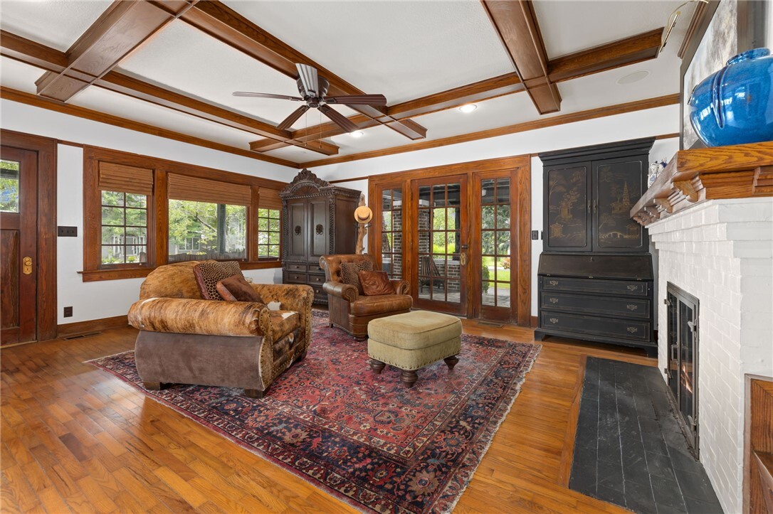 Property Photo: 603 W Central Avenue AR 72712