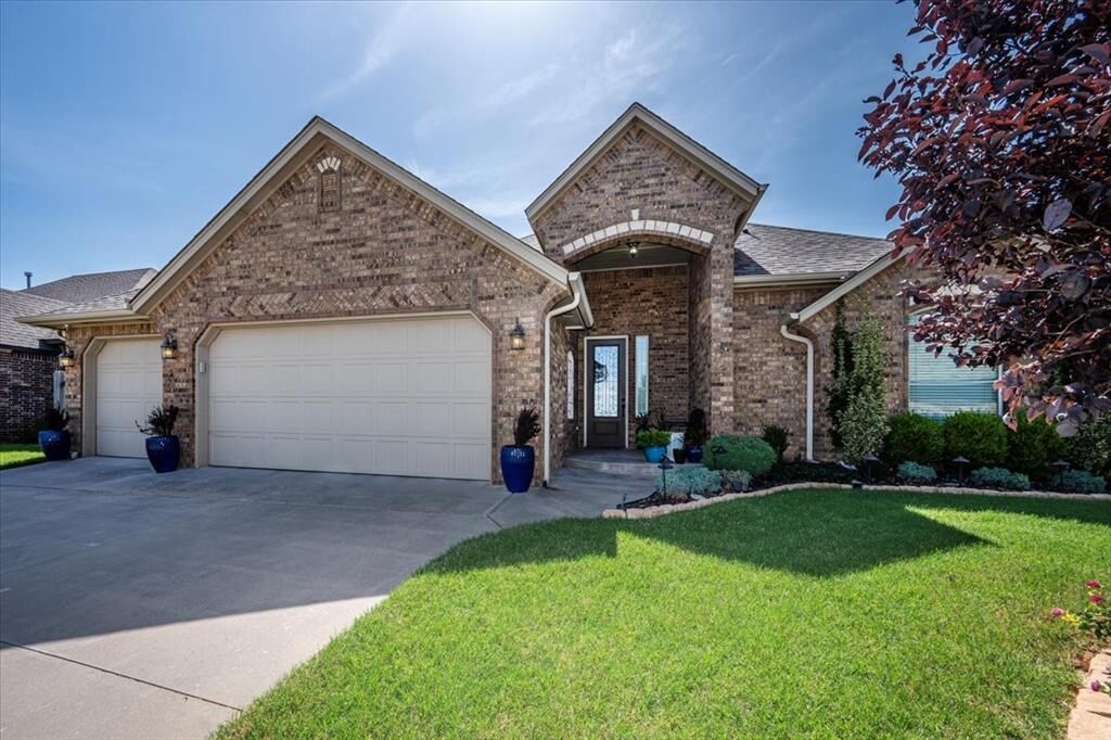 Property Photo: 2501 Wayne Cutt Avenue OK 73099