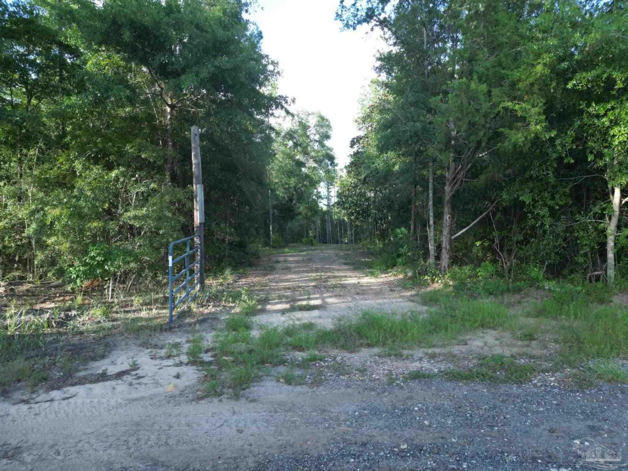 Property Photo: 5810 Colts Crossing Ln FL 32570