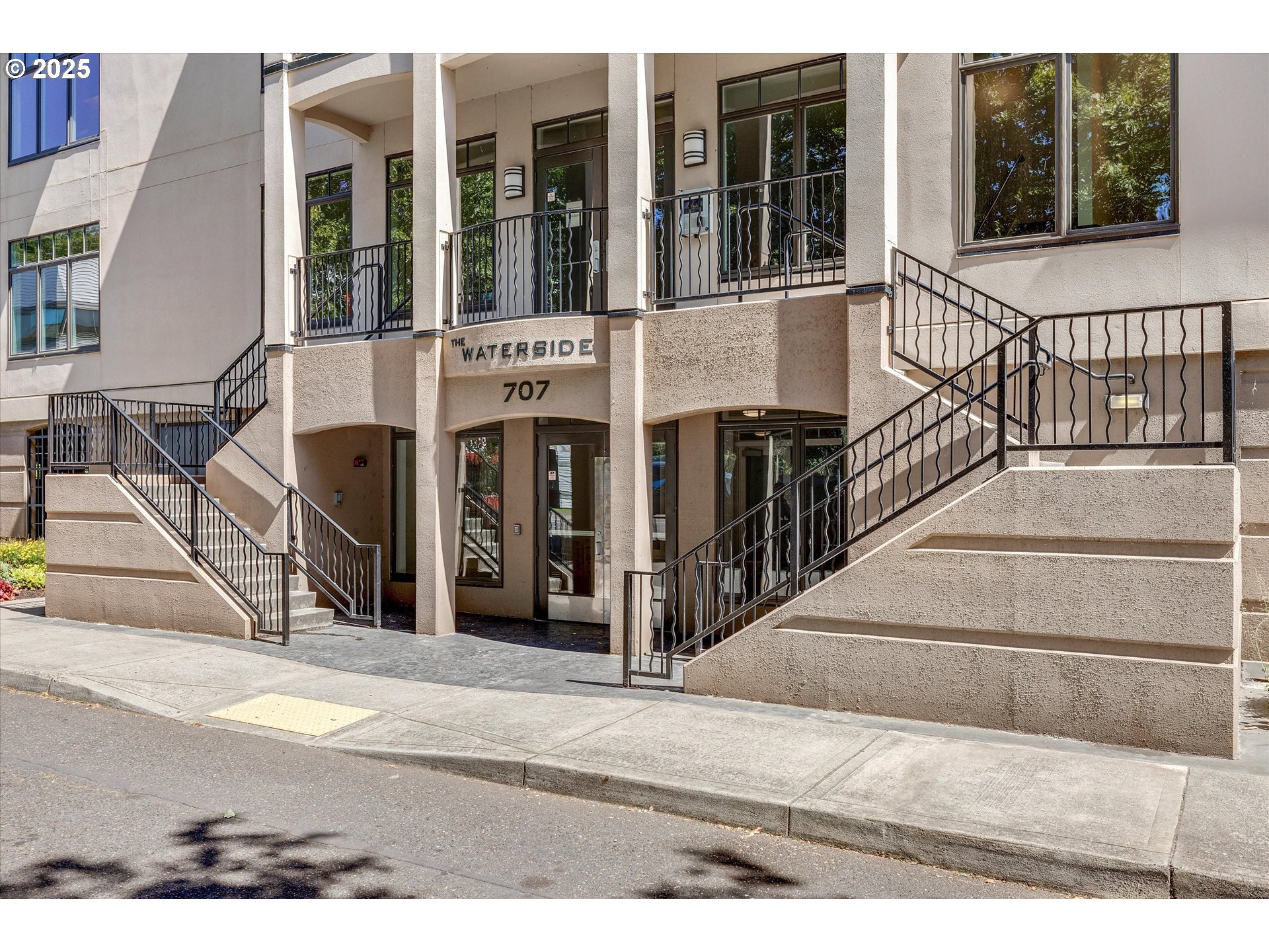 Property Photo:  707 N Hayden Island Dr 215  OR 97217 