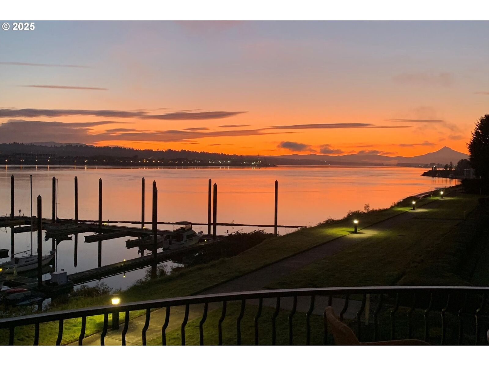 Property Photo: 707 N Hayden Island Dr 215 OR 97217