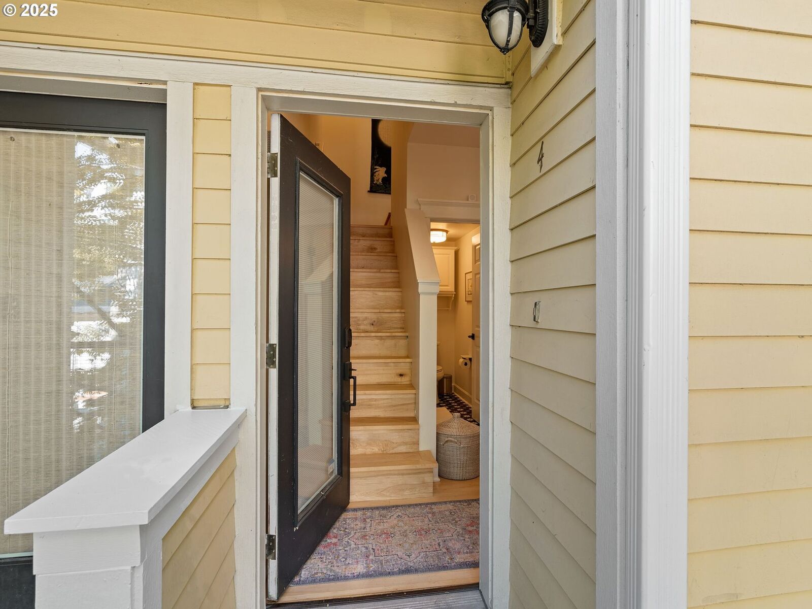 Property Photo: 2372 NW Glisan St 4 OR 97210