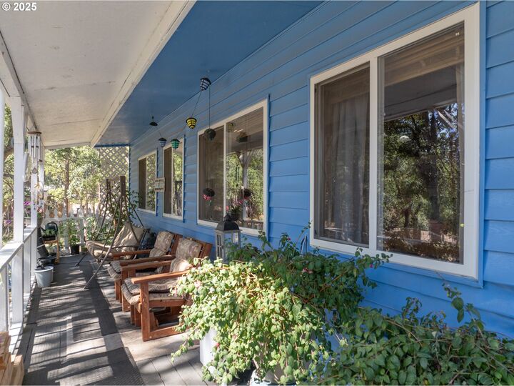 Property Photo:  174 N Circle Dr  OR 97063 