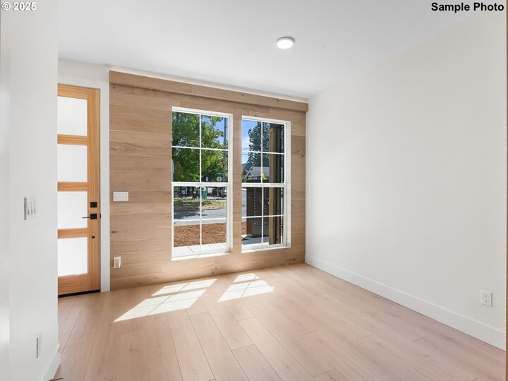 Property Photo:  6013 NE 30th Ave 3  OR 97211 