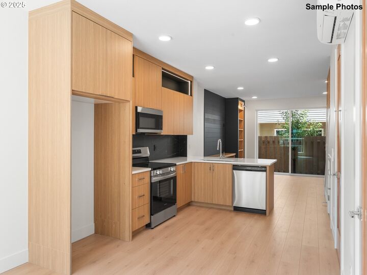 Property Photo:  6013 NE 30th Ave  OR 97211 