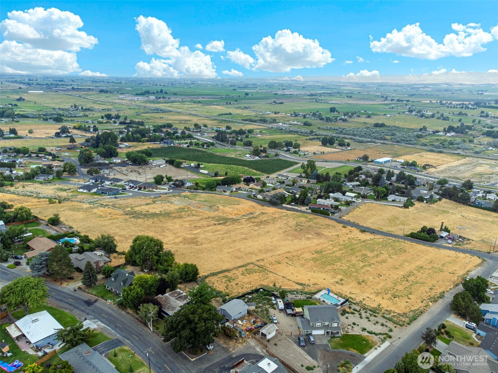 Property Photo:  2  Lander Ct. Lot 2  WA 98944 
