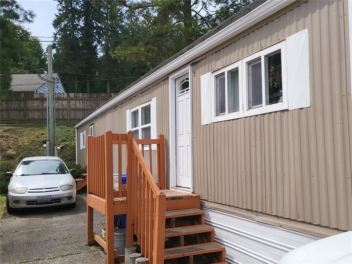Property Photo:  11414  164th Avenue SE 45  WA 98059 