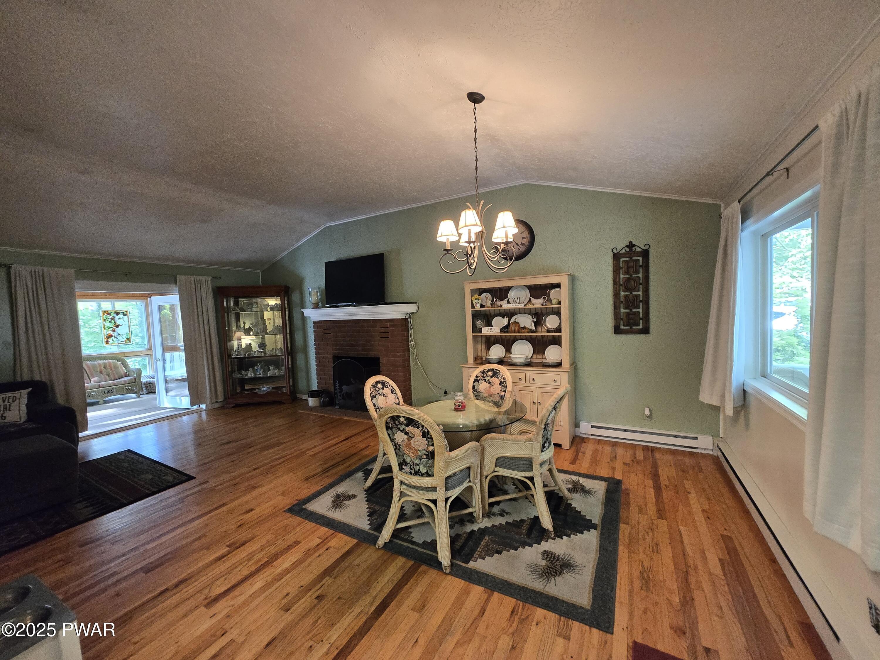 Property Photo:  800 W Spur Court  PA 18428 