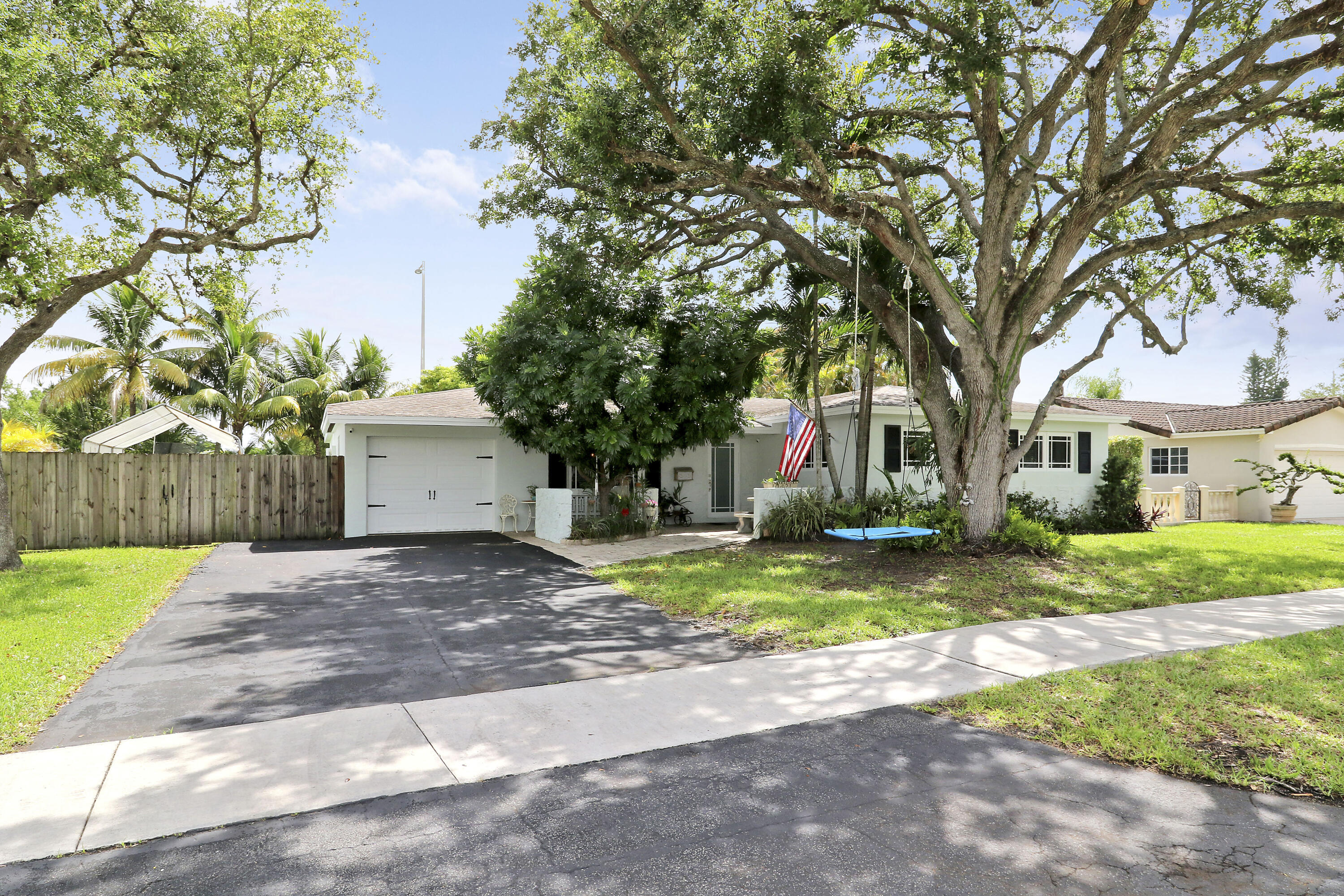 Property Photo:  10421 SW 107th Street  FL 33176 
