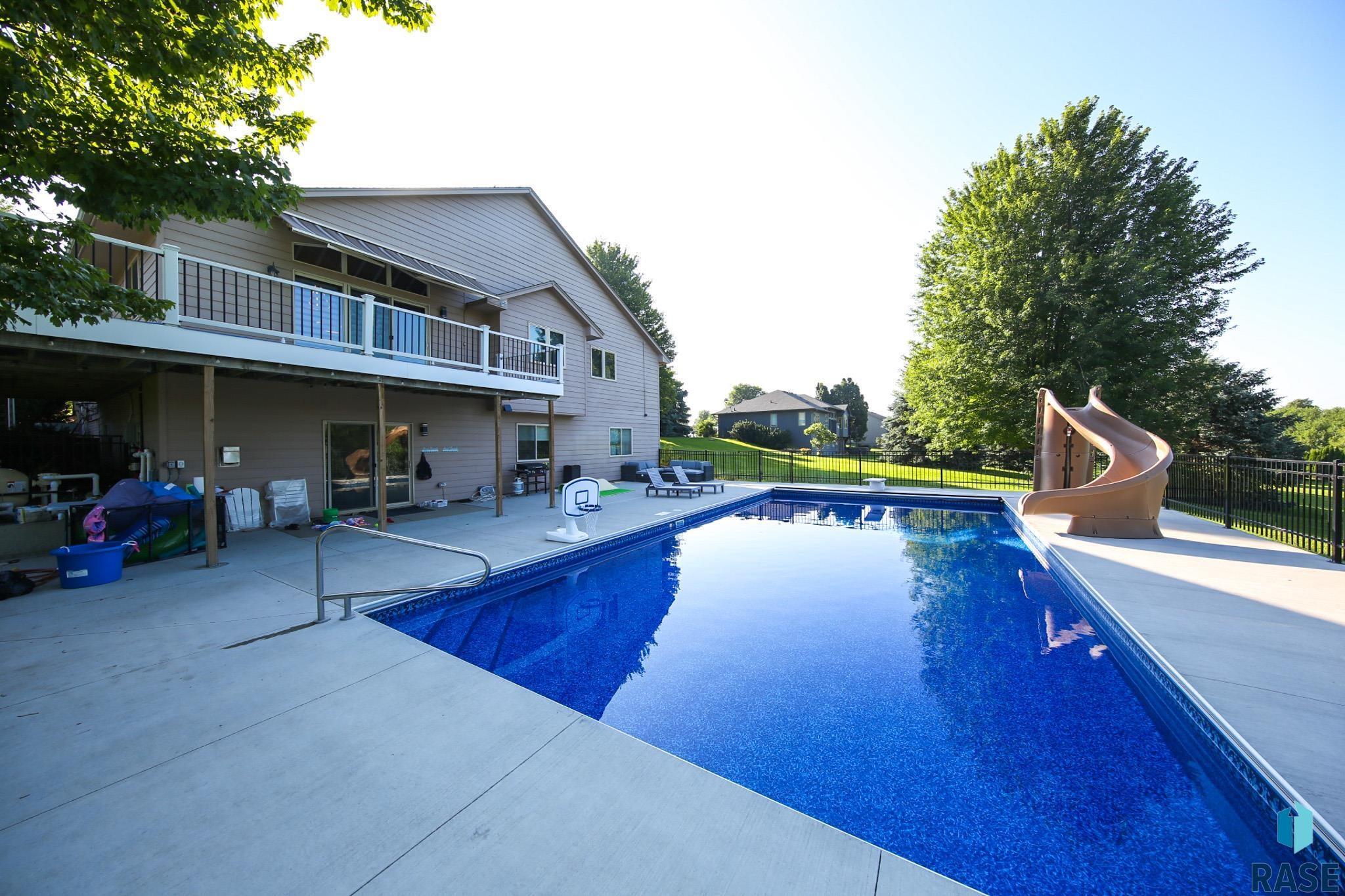 Property Photo:  