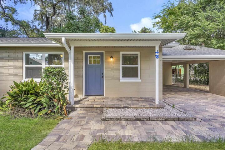 Property Photo: 13 Oak St FL 32084