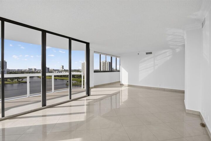 Property Photo:  20185 E Country Club Dr 1405  FL 33180 