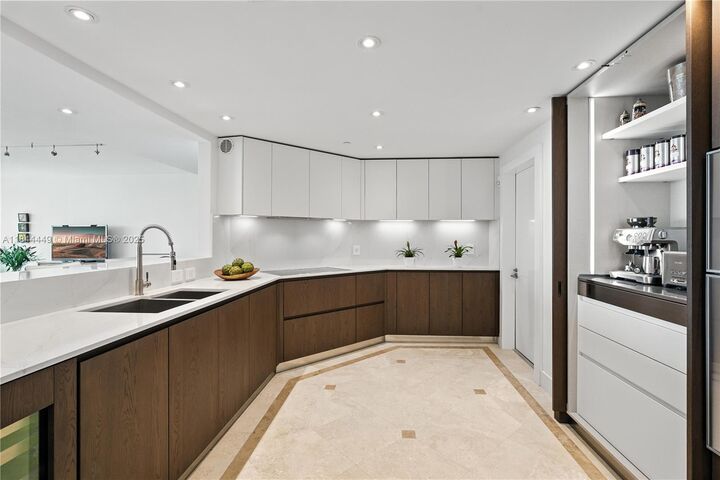 Property Photo: 1643 Brickell Ave 2506 FL 33129