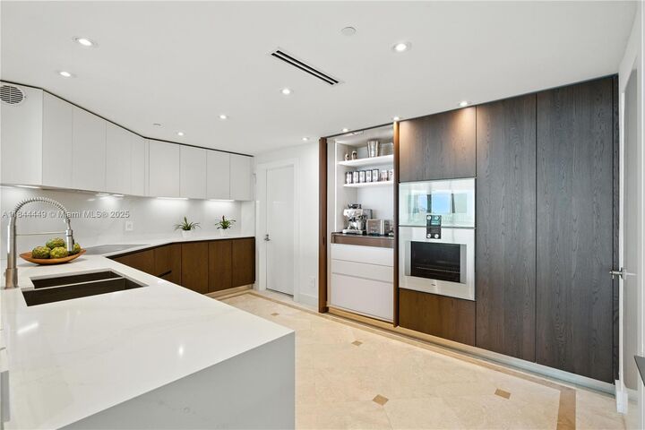 Property Photo: 1643 Brickell Ave 2506 FL 33129