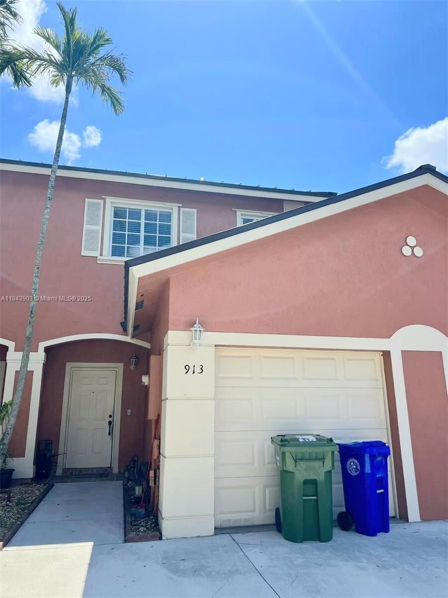 Property Photo:  913 NW 100th Ave  FL 33024 